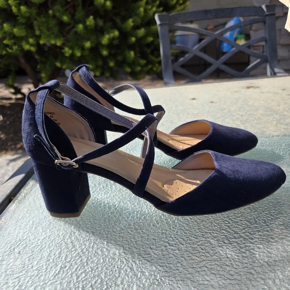 Circus Chic Sz 8.5 Navy Faux Suede Crisscross StrapWomen's Flats